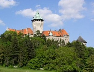 Veľkonočný výlet Utorok 26.4.2011 Smolenice – Záruby Odchod vlakom o 9:00  Predpokladaný návrat o 17:00 Stretnutie na stanici o 8:40 Športové oblečenie, jedlo a pitie na celý deň Cena-1€ (zvyšok platí Domka)   